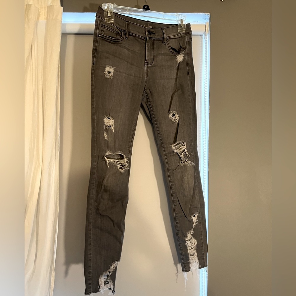 Ripped skinny jeans